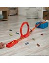 Hot Wheels Track Set, Fire-Themed Track Set & 1 Hot Wheels Car, 16 Track-Building and Stunting Components in Stackable Toy Storage Box, HMC04