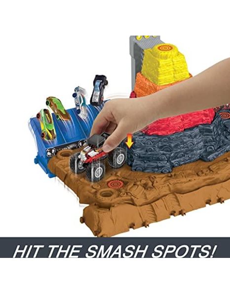 Hot Wheels Monster Trucks Arena Smashers Bone Shaker Ultimate Crush Yard Playset, Includes 1 Exclusive Bone Shaker & 3 Crushable Cars, HNB96